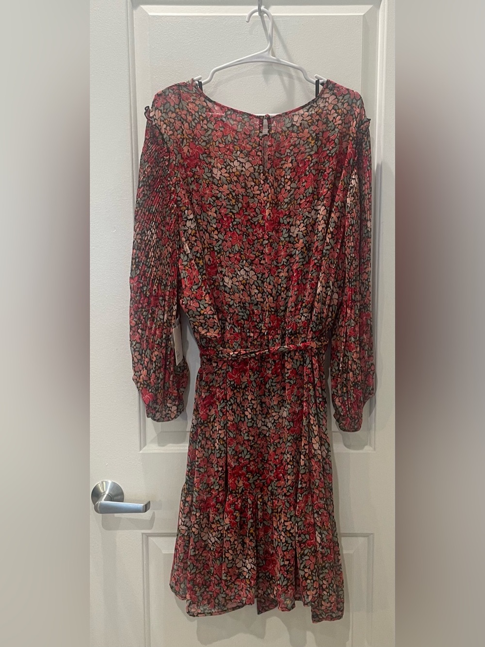 NEW…LC Lauren Conrad Plus Size Floral Pleated Sleeve Dress - Picture 6 of 6